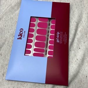 Kleo Kolor gel nails diy salon style in the color: raspberry kiss. More options